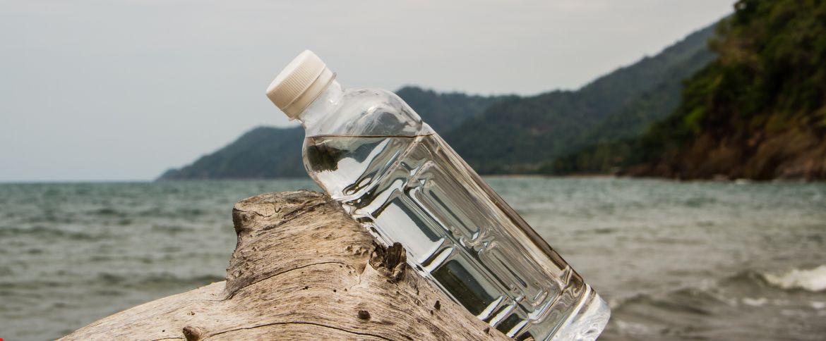 Naj vaša blagovna znamka odžeja – z unikatnimi bidoni in flaškami